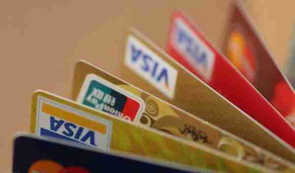招行信用卡挑头，银联万事达Visa…五大国际卡组织联手，力推刷卡返现，国人境外出行福利来了