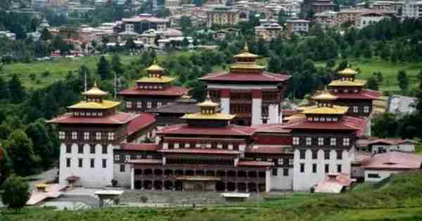 亚洲最贫穷国不丹：5000元人民币能兑50000努尔特鲁姆，能干嘛呢