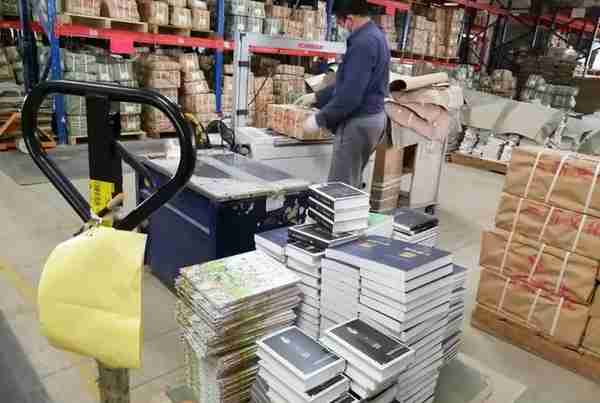 漓江出版社携手书业同人向湖北方舱医院捐赠书籍4000册
