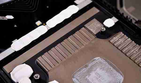 NVIDIA GeForce RTX 4090 FE首发评测：大杯的体积，超大杯的性能