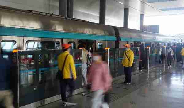 进城“长龙”没有了！北京地铁大兴线缩短发车间隔，西红门站不限流了