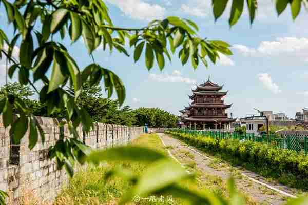 潮州古城最大的城门，对面是中国四大古桥之一，传说由韩湘子建造