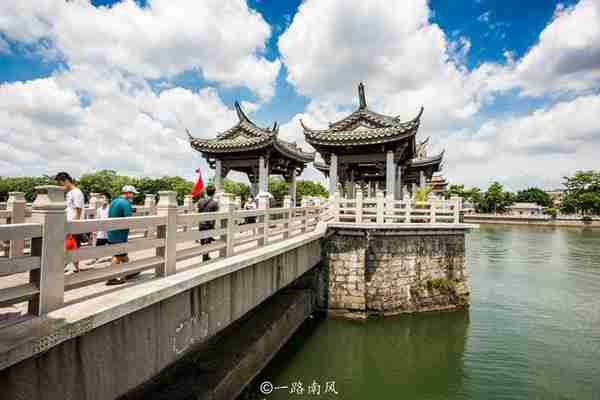 潮州古城最大的城门，对面是中国四大古桥之一，传说由韩湘子建造