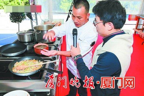 厦门薄饼亮相法国美食节 这道美食大受欢迎