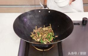 下饭美味鸭肠做法：教你酸豆角炒鸭肠