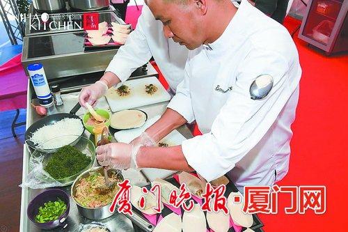 厦门薄饼亮相法国美食节 这道美食大受欢迎