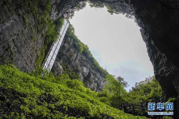 重庆武隆天生三桥：秀色醉游人