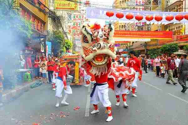 长夜已尽好运连连！在泰的中国人终于过上了一个荡气回肠的中国年